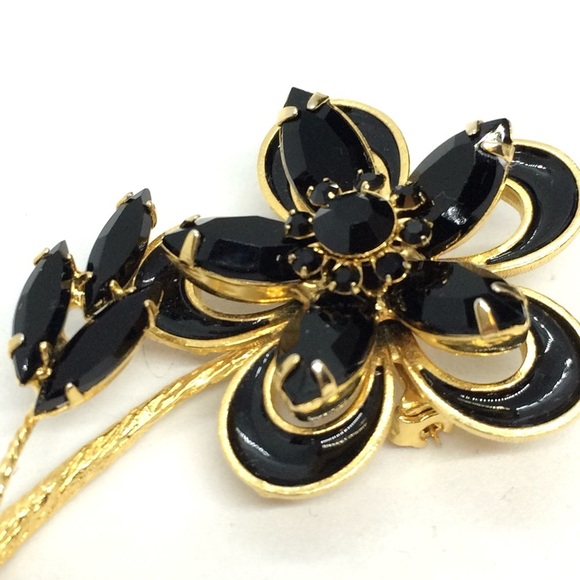 !!SOLD!! VINTAGE BLACK RHINESTONE FLOWER BROOCH PIN GOLD TONE - Picture 3 of 17